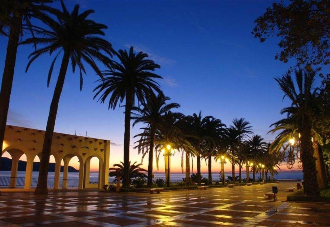Valparaiso - Burriana Beach Nerja Bagian luar foto